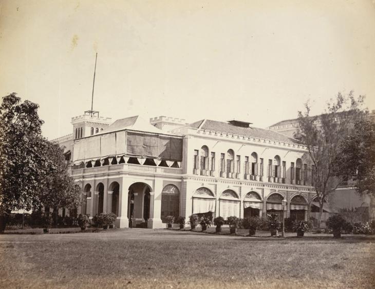 Photograph of the third Government House (1829-1880s) for the Government of Bombay, located in Parel, 1860. Photo 937/(22). Public domain
