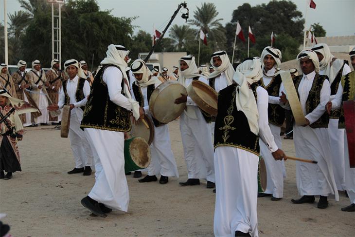 An al-ardha dance being performed at the Al-Atteeyah tribal gathering in Al-Karityat, Doha in December 2013. Image: author’s own