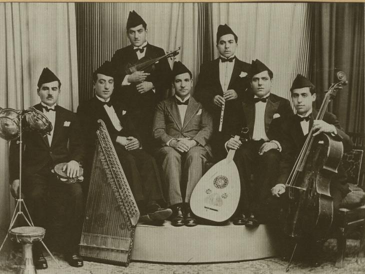 Baghdad Broadcasting Radio Orchestra: At the centre the singer Muhmmad Al-Qubanshi, 1930s. Copyright Shlomo Elkivity