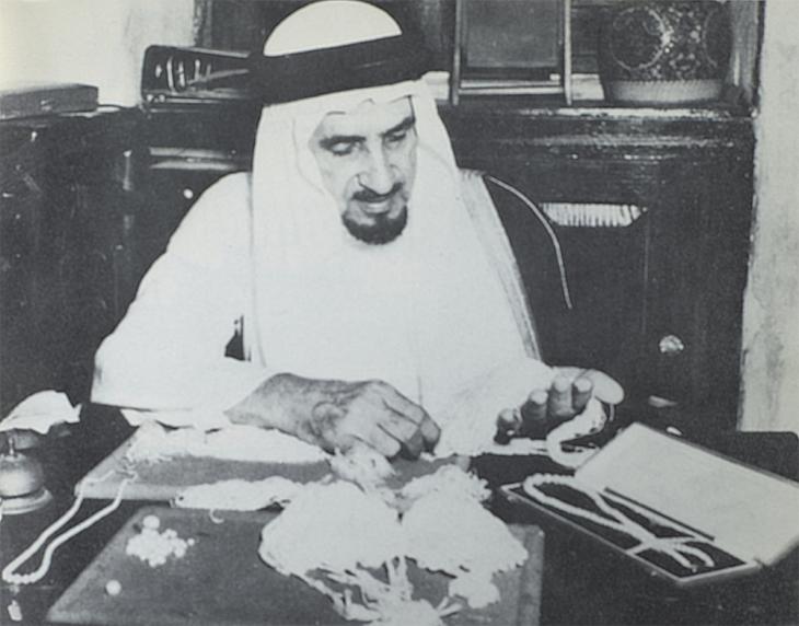 Photograph of ‘Abd al-Rahman al-Qusaybi, 1954, author unknown. Image digitised by BLQFP from Michael Field’s The Merchants: the Big Business Families of Arabia, photograph 21. Original item: Public Domain