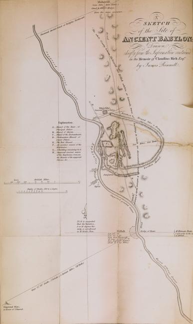 &quot;خريطة مبدئية لموقع مدينة بابل، رسمها الرائد رينيل&quot; .IOL.1947.a.2083، اللوحة ٧، ص. ١٠٤ب