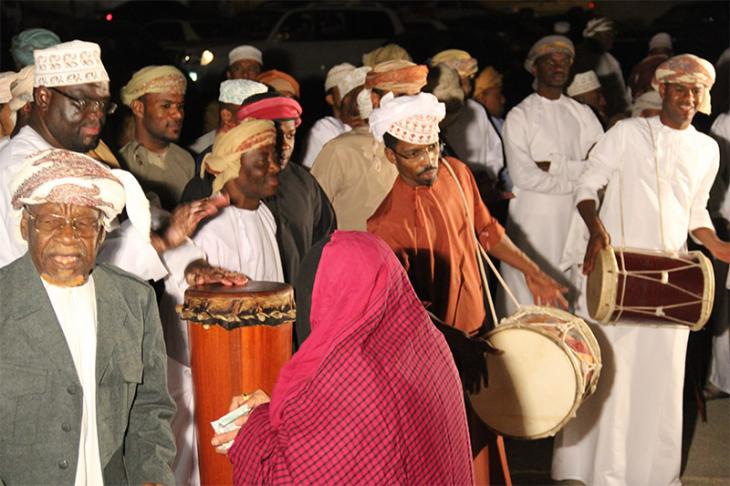 موسيقى ميدان الراقصة يتم أداؤها في صور في فبراير ٢٠١٤. الصورة: خاصة بالمؤلف.