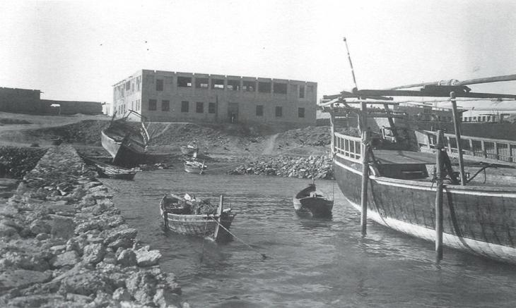 Photograph of Doha Hospital under construction in 1945, author unknown. Public Domain