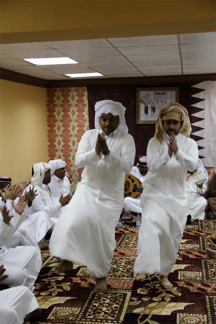 Dancers dancing during a Ṣawt performance in Qatar, December 2013. Image: author&#039;s own