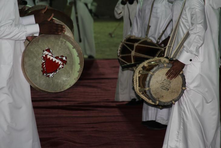 Tabl baḥri and ṭār drummers in Al ‘arḍa, Qatar - photograph Rolf Killius